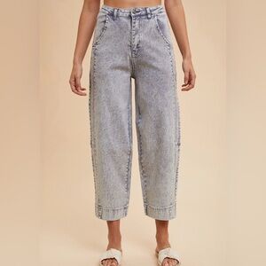 Chic Light Gray Women's Cropped Jeans